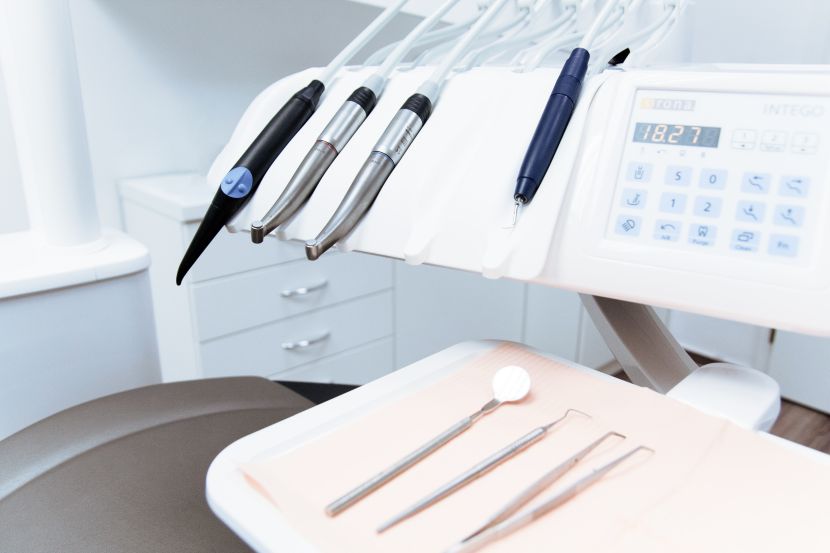 respingere implant dentar