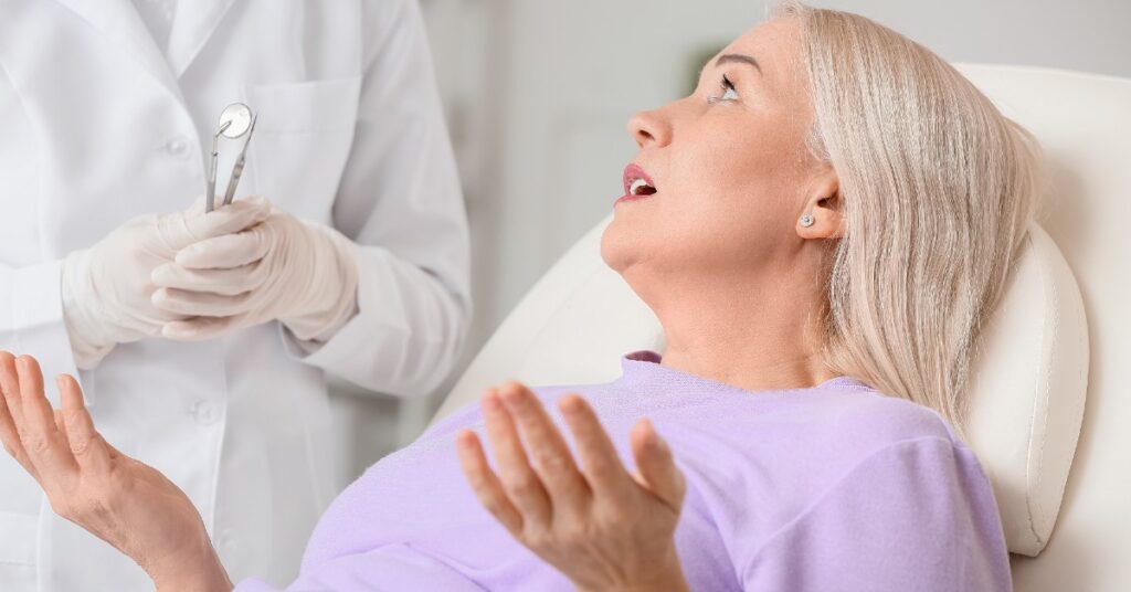 Tratament pentru parodontoza oferit de medici stomatologi