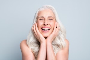 Cat dureaza un implant dentar si ce trebuie sa ai in vedere