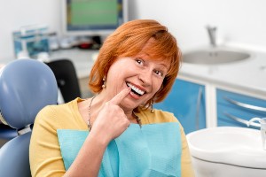 Zambeste linistit dupa procedura de implant dentar intr-o zi