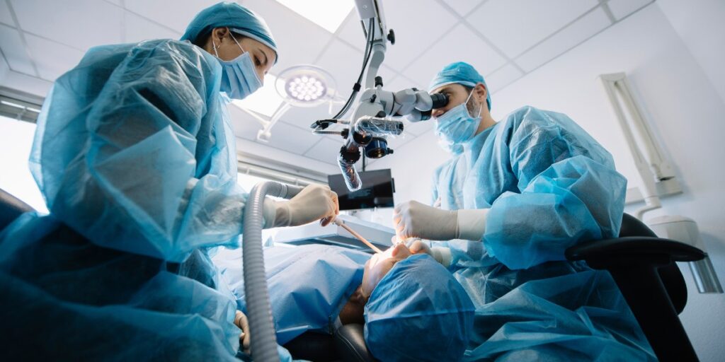 Adiția de Os în Implantul Dentar, operatie Clinicile Trident